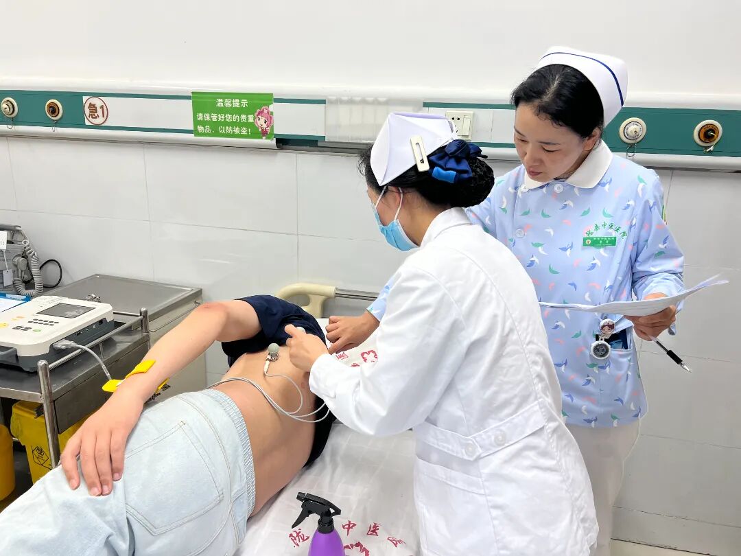 床旁心电图怎么做优护理丨陇县中医医院急诊科精心组织电除颤和床旁心电图操作培训_https://www.jmylbn.com_新闻资讯_第6张