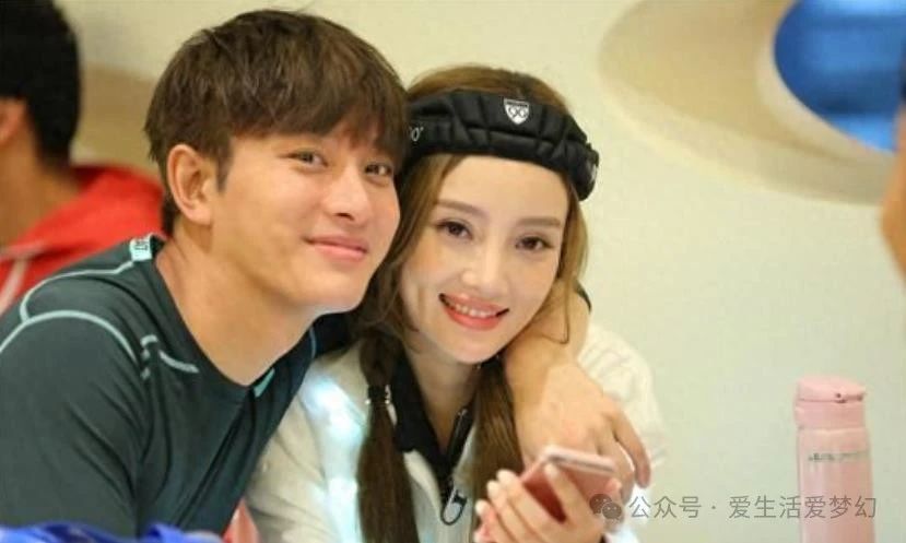 贾乃亮彻底成为过去式!李小璐度假照流出,和“小鲜肉”相拥