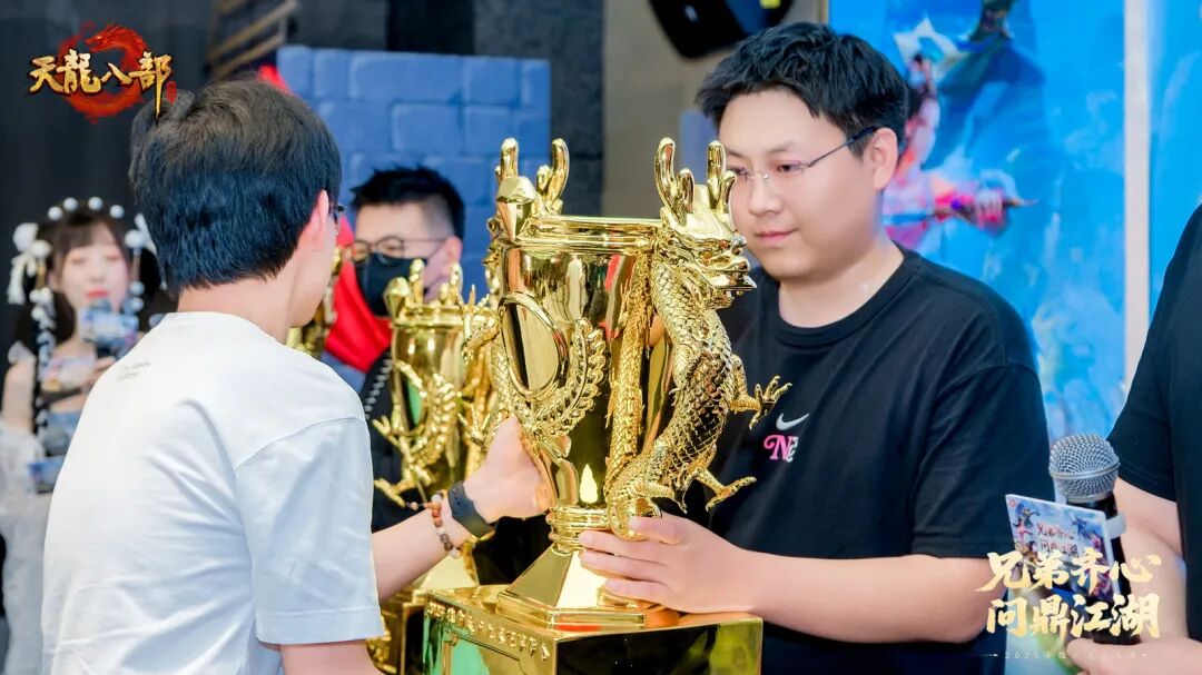 线下回顾丨巅峰加冕，雄霸天下线下颁奖盛典回顾！《荣耀之路》冠军纪录片震撼上线！