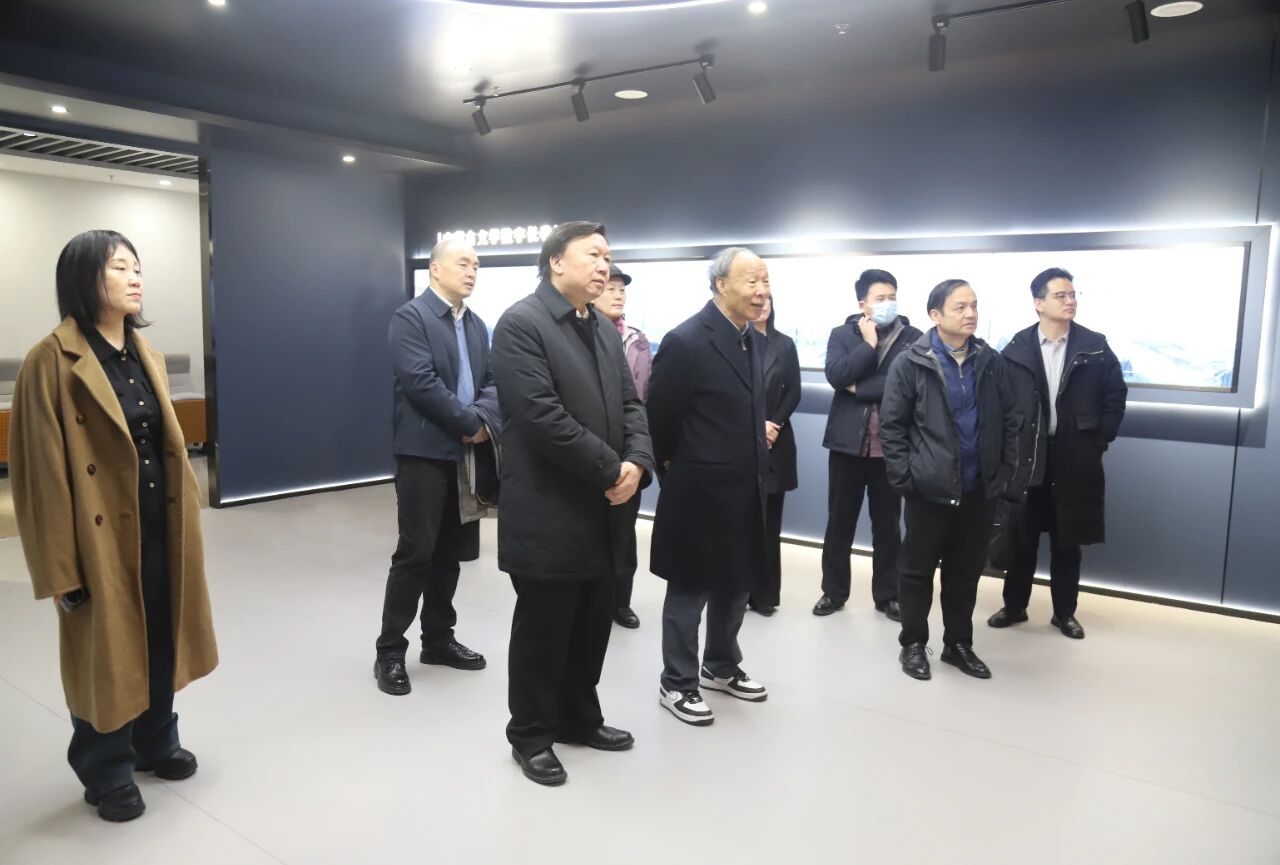 中国作协白庚胜一行到内蒙古文学馆参观 第1张