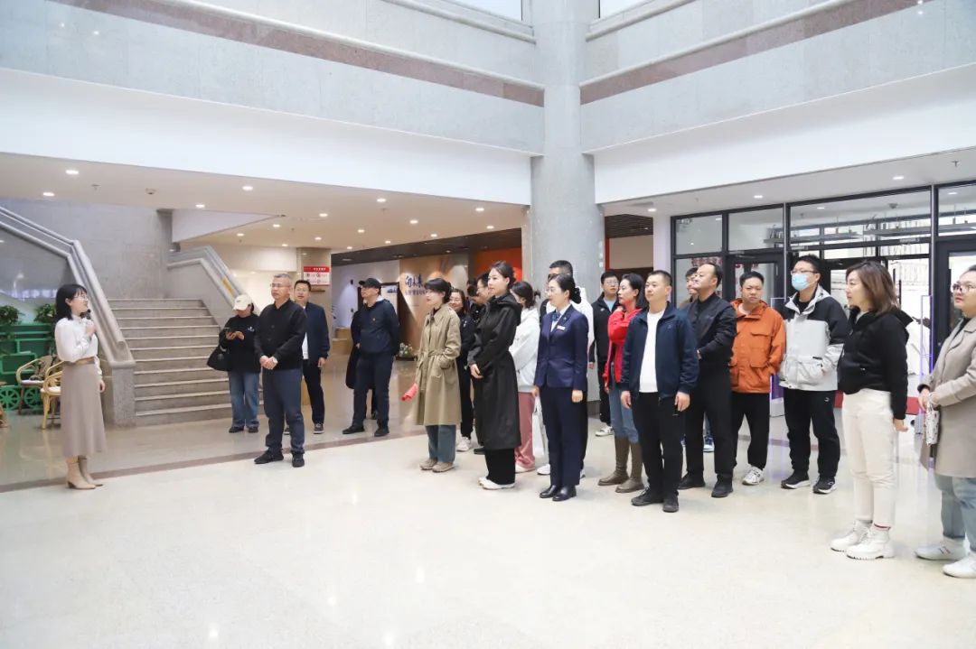 “扎根人民 文铸北疆”内蒙古文学七十年展览开展 第1张