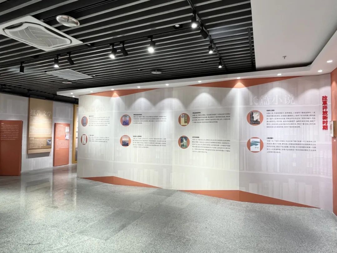 “扎根人民 文铸北疆”内蒙古文学七十年展览开展 第8张