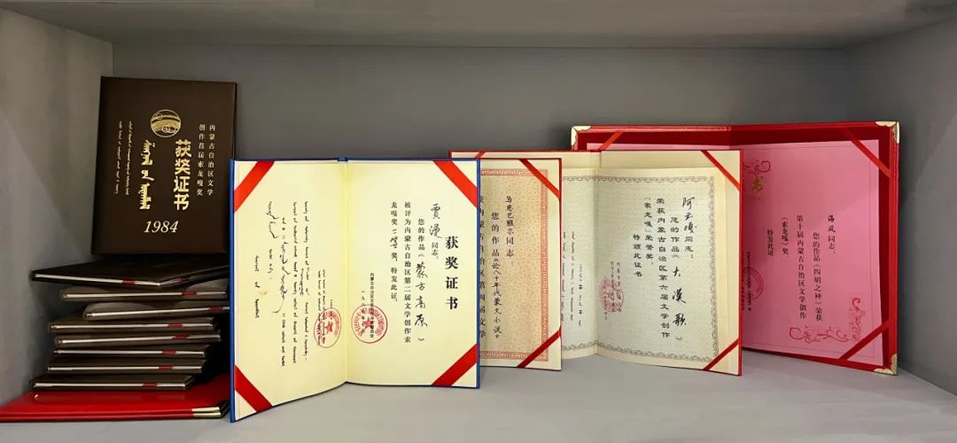 “扎根人民 文铸北疆”内蒙古文学七十年展览丨蒸蒸日上，硕果累累 第7张