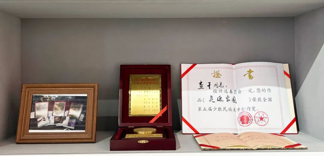 “扎根人民 文铸北疆”内蒙古文学七十年展览丨蒸蒸日上，硕果累累 第6张
