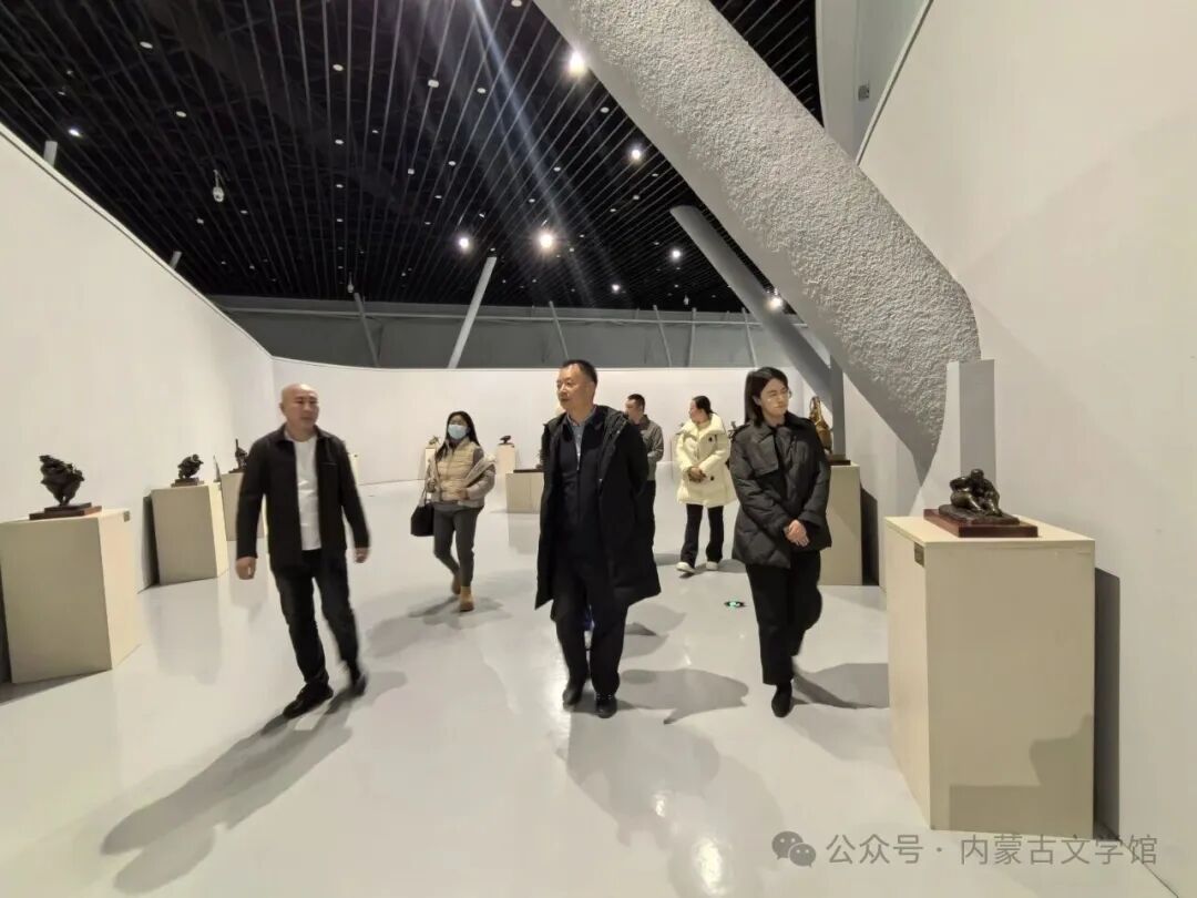 成都文联一行到内蒙古文学馆开展学习交流活动 第5张