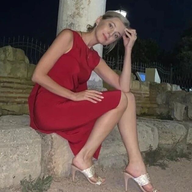 搞笑图片：和男朋友逛街，还带着闺蜜，这？