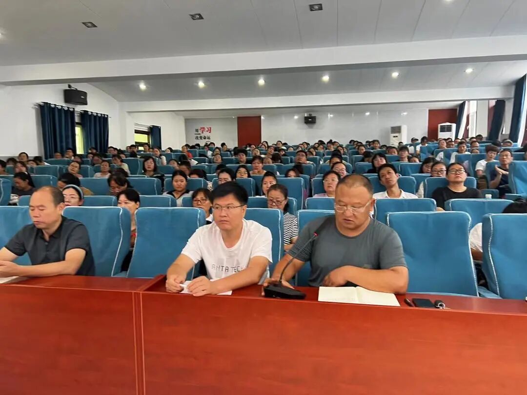 "赋能成长,蓄力前行"——高阳县三利中学开展暑期教师提升培训活动