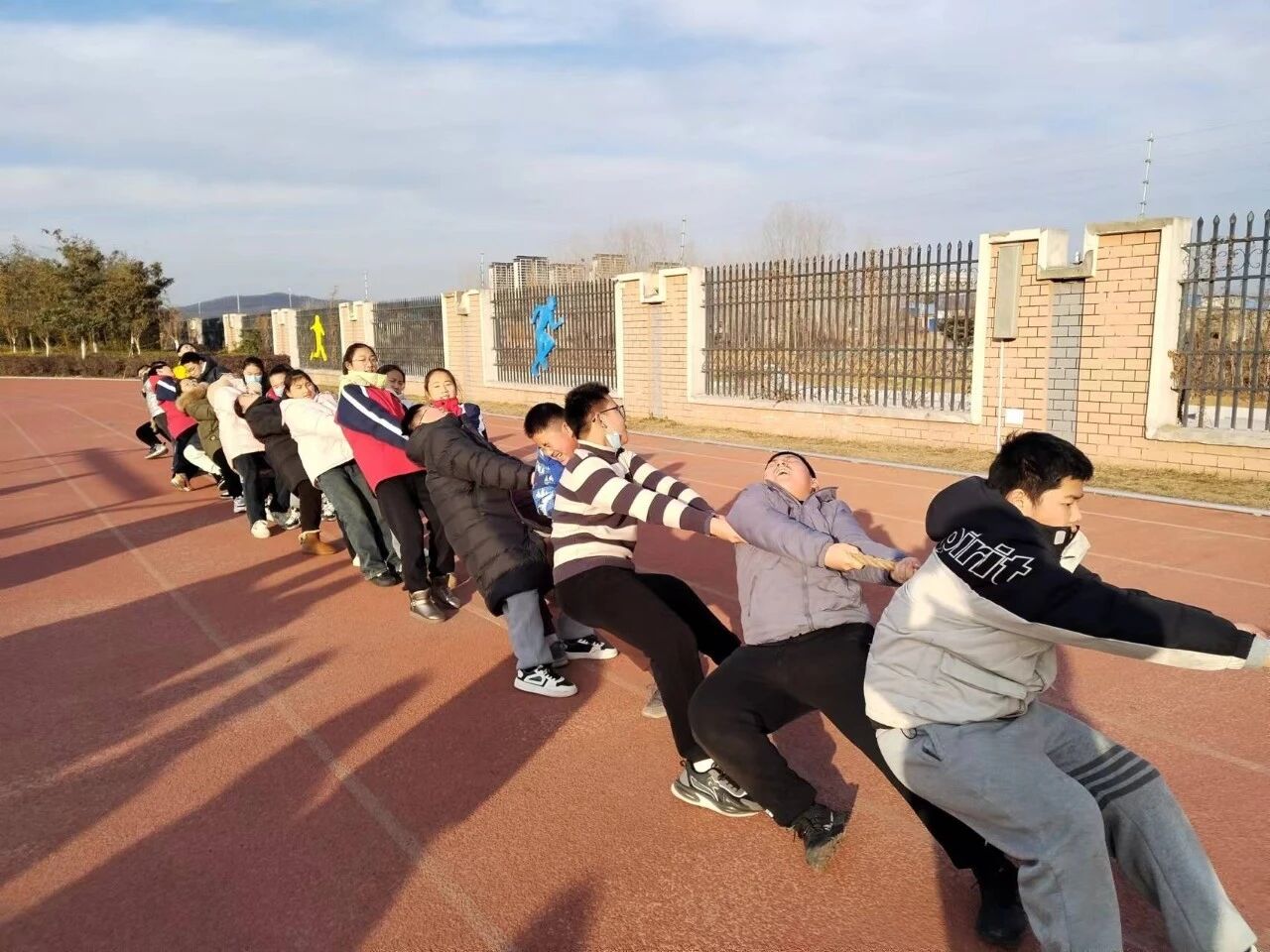 【青春语文·姚瑶专栏】围绕拔河比赛的三次微班会
