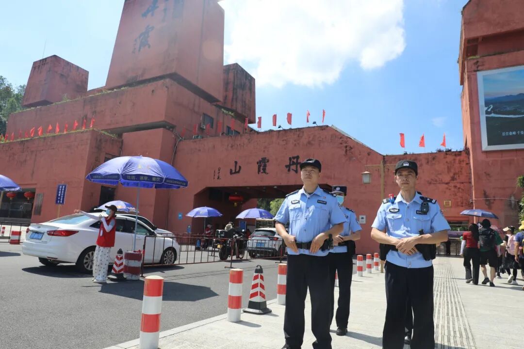 20251002丹霞山门口执勤警力部署 (1).JPG