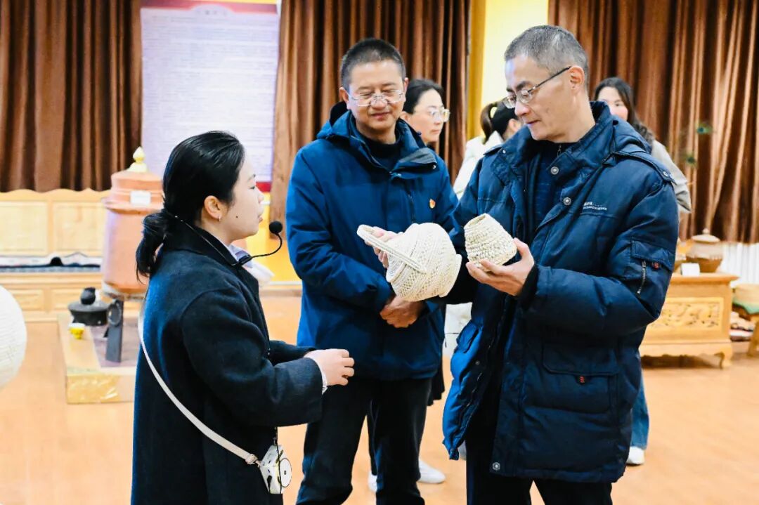 云南大学赴香格里拉职业学院调研 共谋校地合作新篇章(图2)