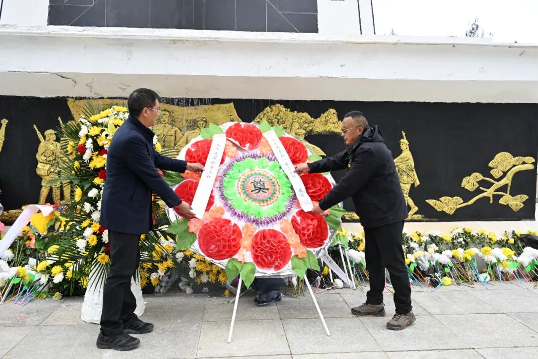 缅怀先烈志 赓续红色魂—院校党委组织开展"缅怀革命先烈 传承红色基因"主题党日活动暨志愿服务活动(图19)