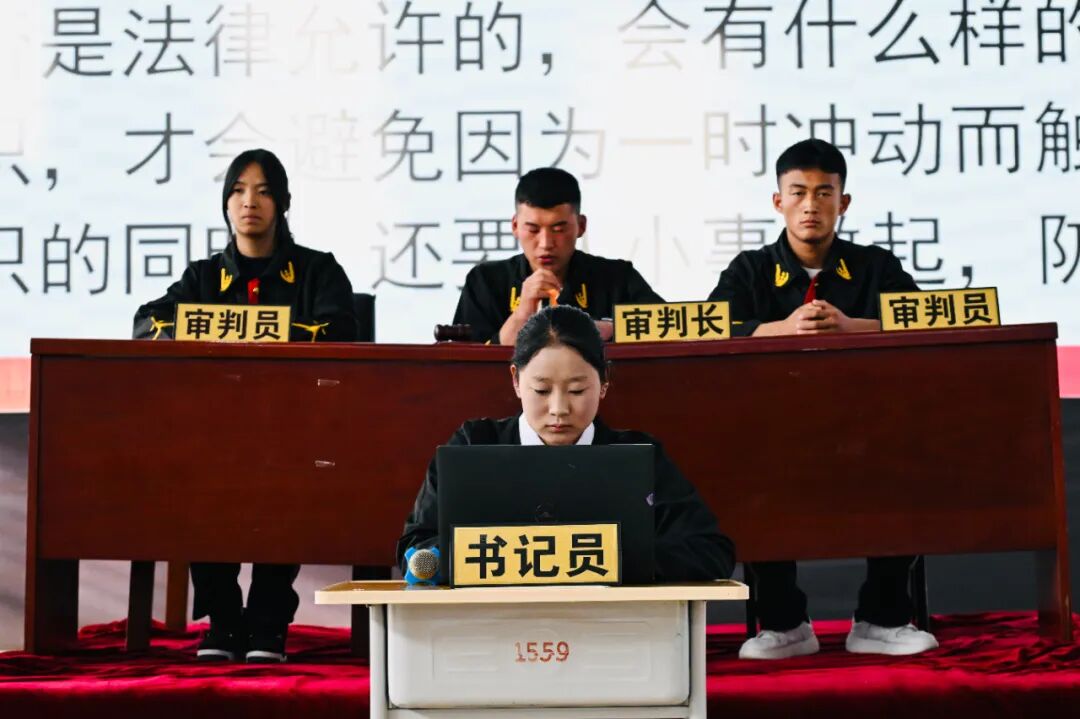 ѧԺ��У���ٰ�12��4�����ܷ���ϵ�л��ģ�ⷨͥ(ͼ4)