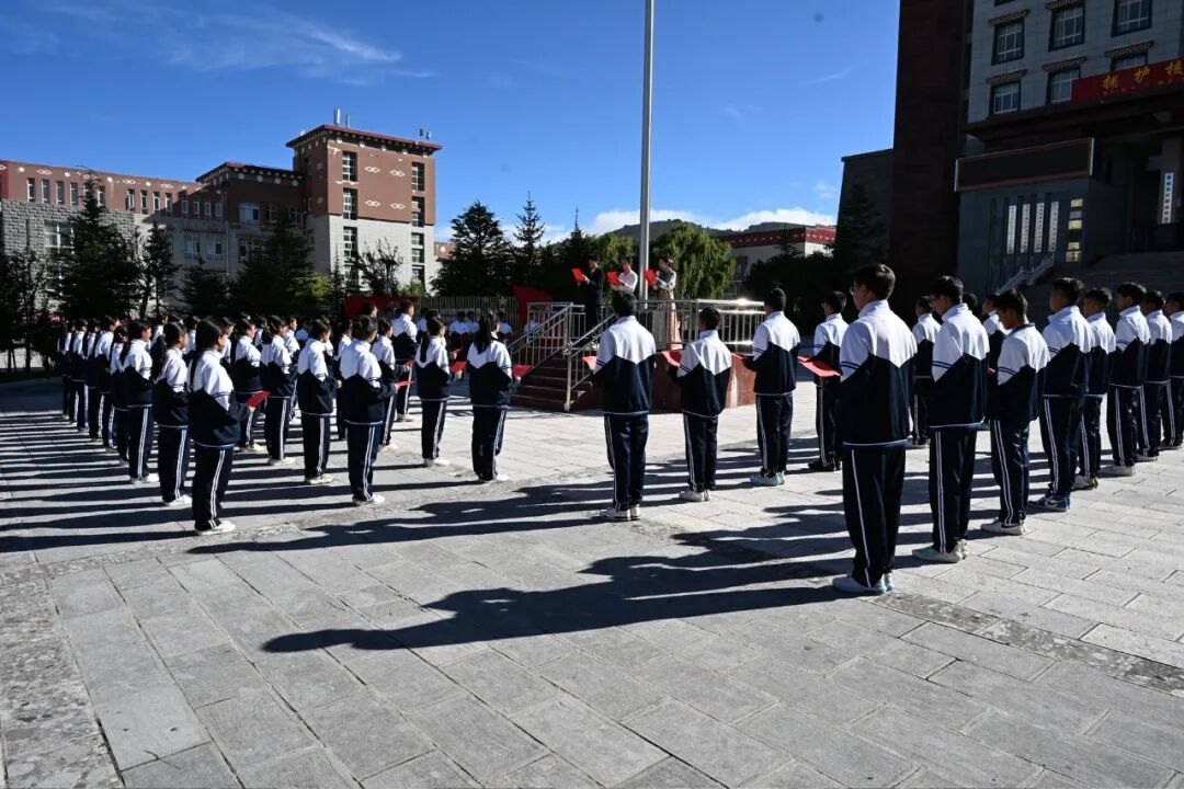 深化教科技人才融合 赋能迪庆旅游高质量发展——省政府参事调研香格里拉职业学院纪实(图1)