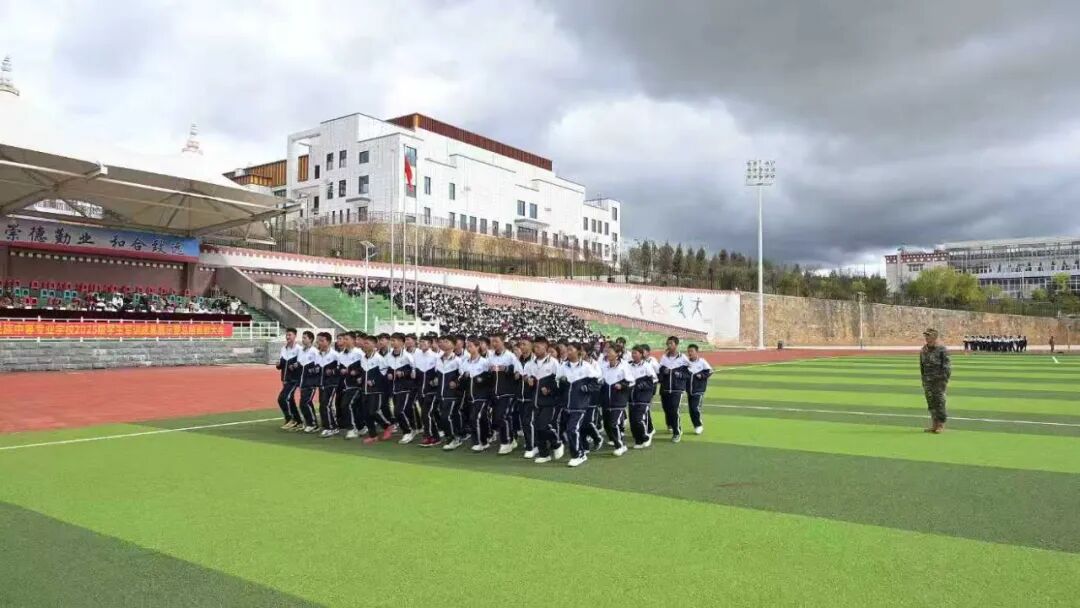 以军训为炉 炼青春军魂——学院校2025级学生军训圆满落幕(图6)