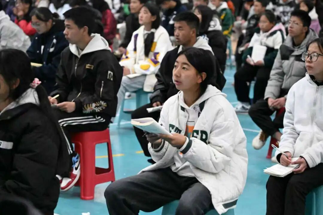 香职新闻|利剑护蕾防侵害 自我保护助成长—香格里拉职业学院 迪庆州民族中等专业学校组织开展2025年青春期性健康教育专题讲座(图4) 香职新闻|利剑护蕾防侵害 自我保护助成长—香格里拉职业学院 迪庆州民族中等专业学校组织开展2025年青春期性健康教育专题讲座(图4)