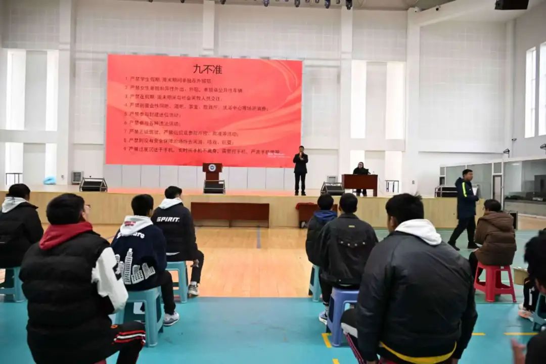 香职新闻|利剑护蕾防侵害 自我保护助成长—香格里拉职业学院 迪庆州民族中等专业学校组织开展2025年青春期性健康教育专题讲座(图5) 香职新闻|利剑护蕾防侵害 自我保护助成长—香格里拉职业学院 迪庆州民族中等专业学校组织开展2025年青春期性健康教育专题讲座(图5)