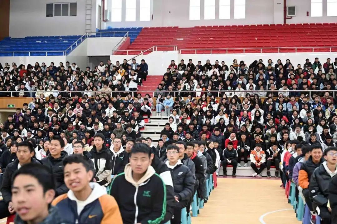 香职新闻|利剑护蕾防侵害 自我保护助成长—香格里拉职业学院 迪庆州民族中等专业学校组织开展2025年青春期性健康教育专题讲座(图3) 香职新闻|利剑护蕾防侵害 自我保护助成长—香格里拉职业学院 迪庆州民族中等专业学校组织开展2025年青春期性健康教育专题讲座(图3)