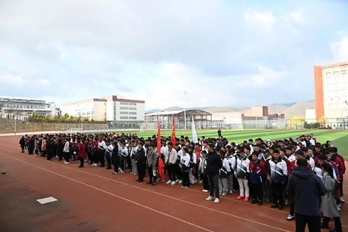 ��ְ���ţ��ýŲ���������֮· ��ʵ�������ഺ���ߡ�ԺУ��֯400����ʦ����չ��ʾ�����(ͼ1)