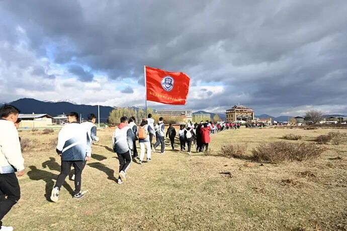 ��ְ���ţ��ýŲ���������֮· ��ʵ�������ഺ���ߡ�ԺУ��֯400����ʦ����չ��ʾ�����(ͼ3)