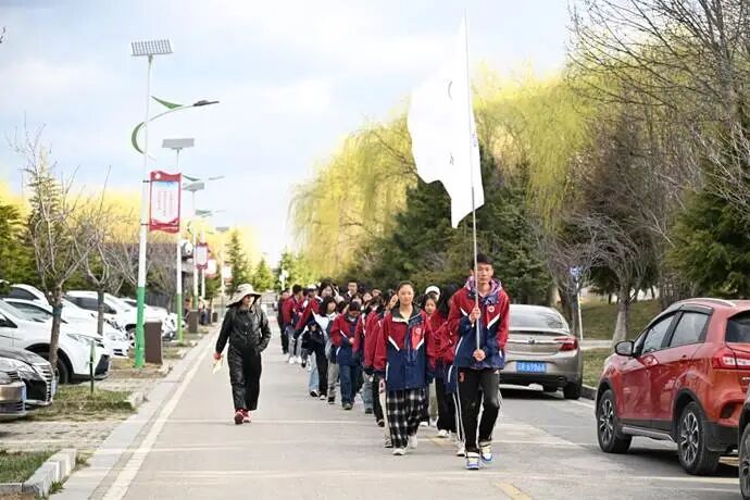 ��ְ���ţ��ýŲ���������֮· ��ʵ�������ഺ���ߡ�ԺУ��֯400����ʦ����չ��ʾ�����(ͼ2)