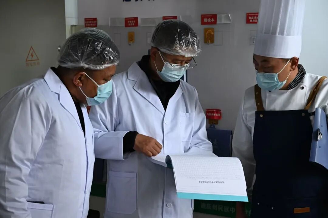  ԺУ�ٿ��������ν̸���У����У԰�͹���ר�����(ͼ4)