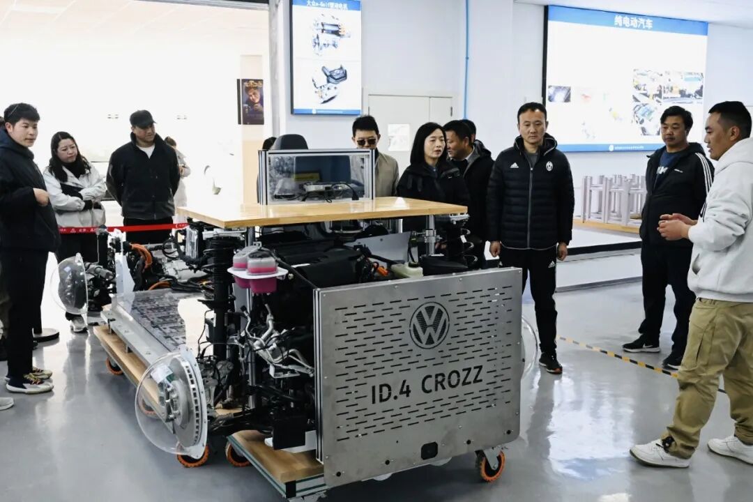 迪庆州工匠学院调研探索产教融合共生新范式(图4)