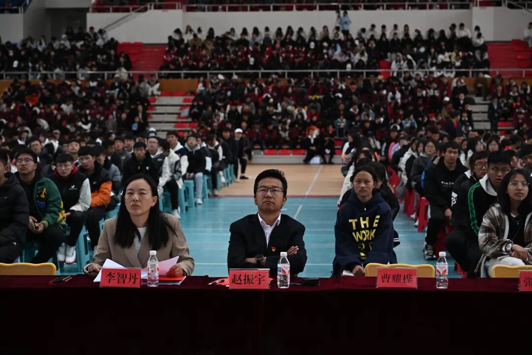 香职新闻｜筑牢网络安全防线  共护数字时代国家安全——学院校组织开展4·15全民国家安全教育日宣讲活动(图1)