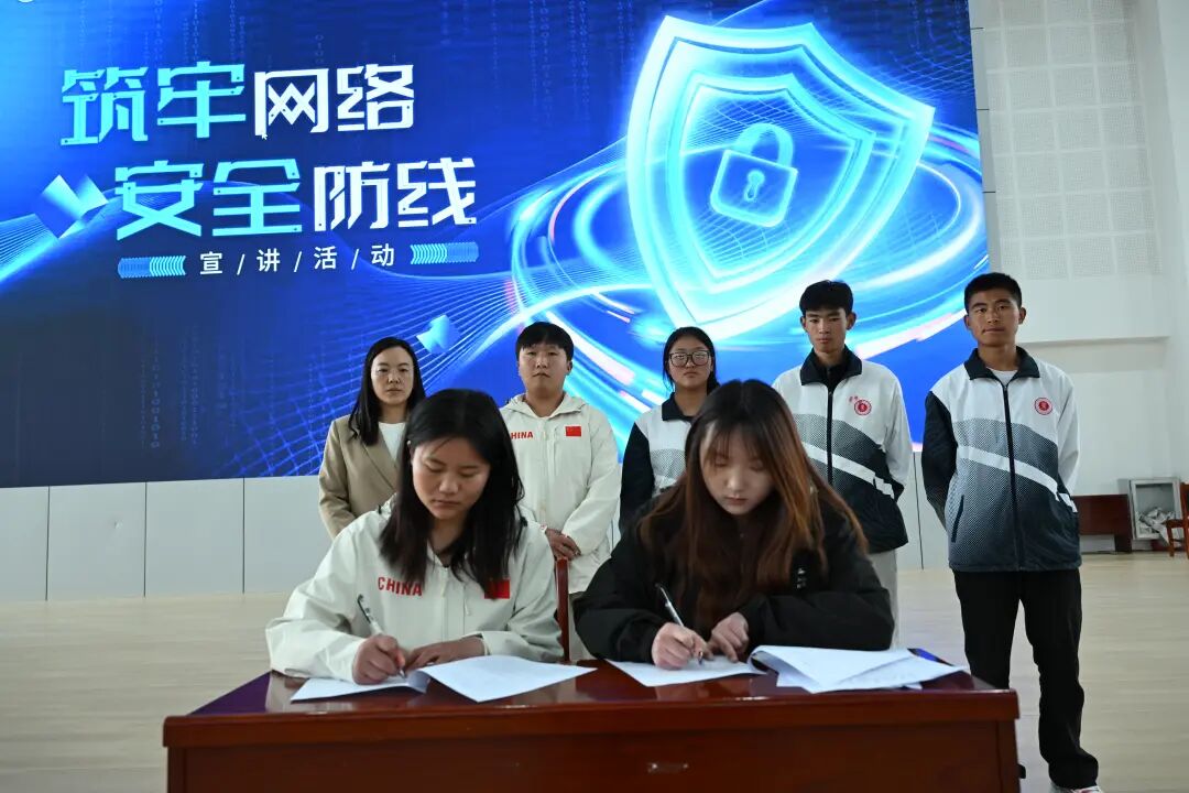 香职新闻｜筑牢网络安全防线  共护数字时代国家安全——学院校组织开展4·15全民国家安全教育日宣讲活动(图5)