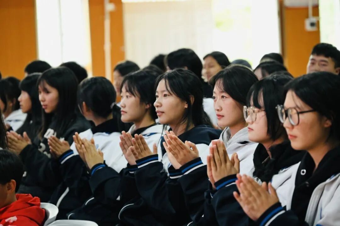 香职动态 | “匠心筑梦，青春起航”——师范教育部举行2025届毕业仪式(图7)