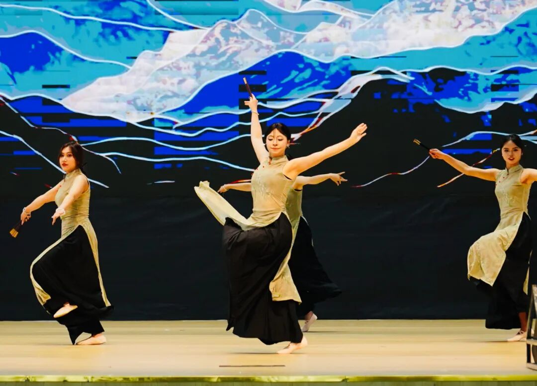  ����logo�ٷ���վ���߹ۿ���� �����������е�רҵѧУ��ף����104���������ߵ��߽�У԰�Ļ������ھ���(ͼ17)