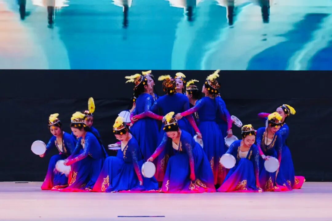  ����logo�ٷ���վ���߹ۿ���� �����������е�רҵѧУ��ף����104���������ߵ��߽�У԰�Ļ������ھ���(ͼ18)