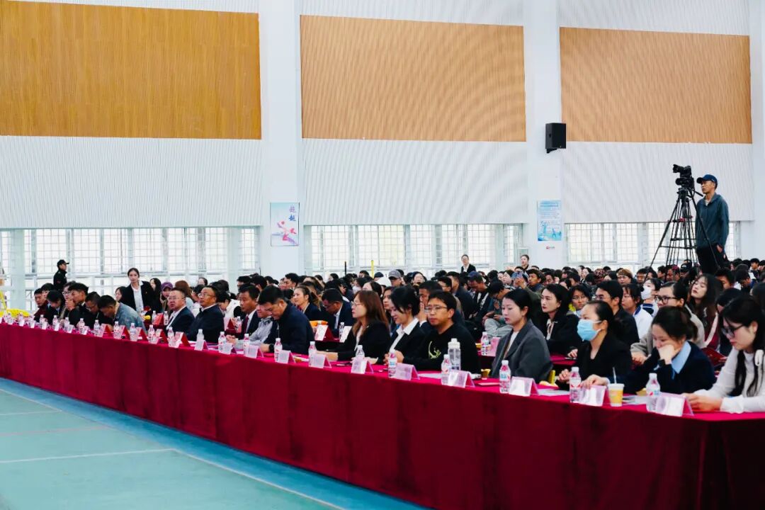  ����logo�ٷ���վ���߹ۿ���� �����������е�רҵѧУ��ף����104���������ߵ��߽�У԰�Ļ������ھ���(ͼ2)