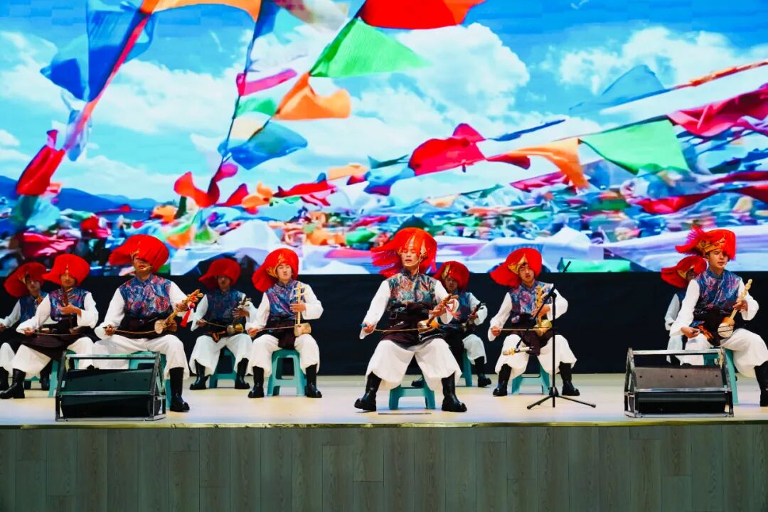  ����logo�ٷ���վ���߹ۿ���� �����������е�רҵѧУ��ף����104���������ߵ��߽�У԰�Ļ������ھ���(ͼ20)