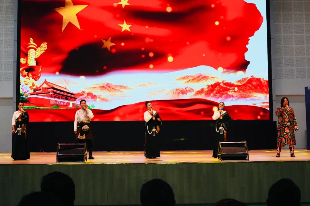  ����logo�ٷ���վ���߹ۿ���� �����������е�רҵѧУ��ף����104���������ߵ��߽�У԰�Ļ������ھ���(ͼ21)