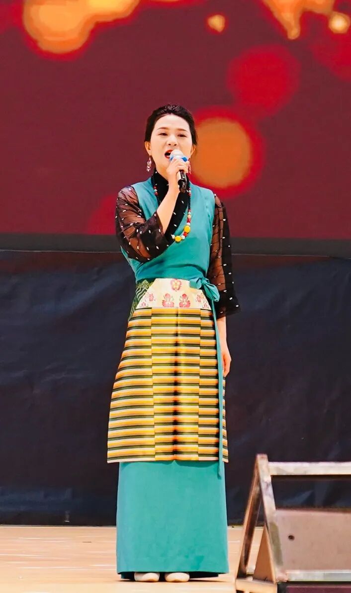  ����logo�ٷ���վ���߹ۿ���� �����������е�רҵѧУ��ף����104���������ߵ��߽�У԰�Ļ������ھ���(ͼ34)