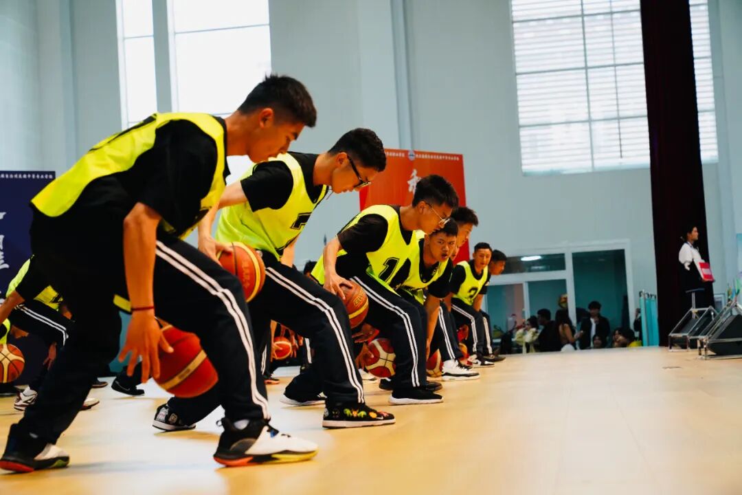  ����logo�ٷ���վ���߹ۿ���� �����������е�רҵѧУ��ף����104���������ߵ��߽�У԰�Ļ������ھ���(ͼ24)