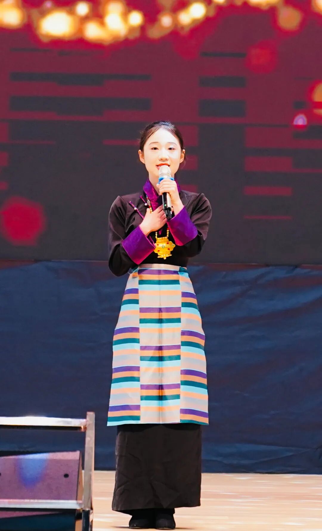  ����logo�ٷ���վ���߹ۿ���� �����������е�רҵѧУ��ף����104���������ߵ��߽�У԰�Ļ������ھ���(ͼ36)