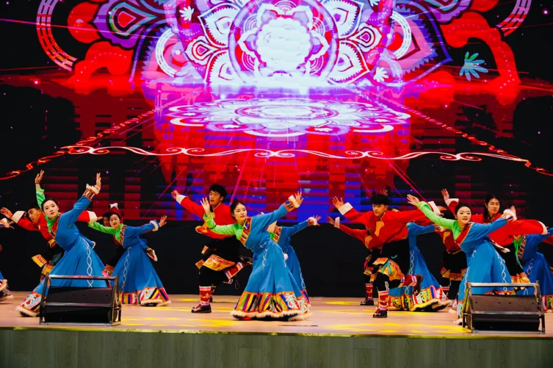  ����logo�ٷ���վ���߹ۿ���� �����������е�רҵѧУ��ף����104���������ߵ��߽�У԰�Ļ������ھ���(ͼ13)