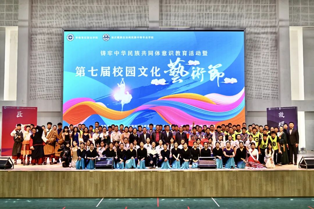  ����logo�ٷ���վ���߹ۿ���� �����������е�רҵѧУ��ף����104���������ߵ��߽�У԰�Ļ������ھ���(ͼ39)