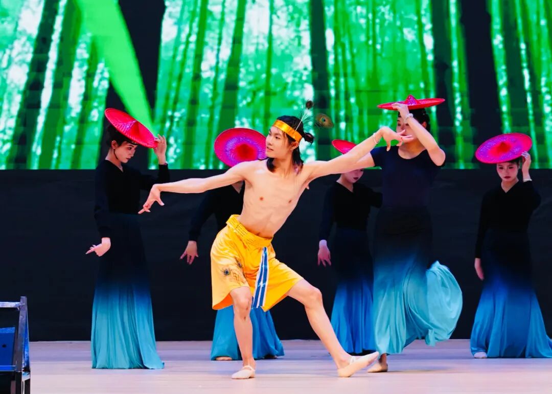  ����logo�ٷ���վ���߹ۿ���� �����������е�רҵѧУ��ף����104���������ߵ��߽�У԰�Ļ������ھ���(ͼ19)