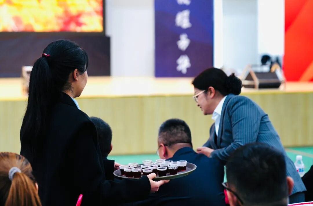 ��ְ��̬ | ����logo�ٷ���վ���߹ۿ���� �����������е�רҵѧУУ԰�Ļ�������Ļ�������¾�ÿһλĻ��Ӣ�� ?(ͼ12)