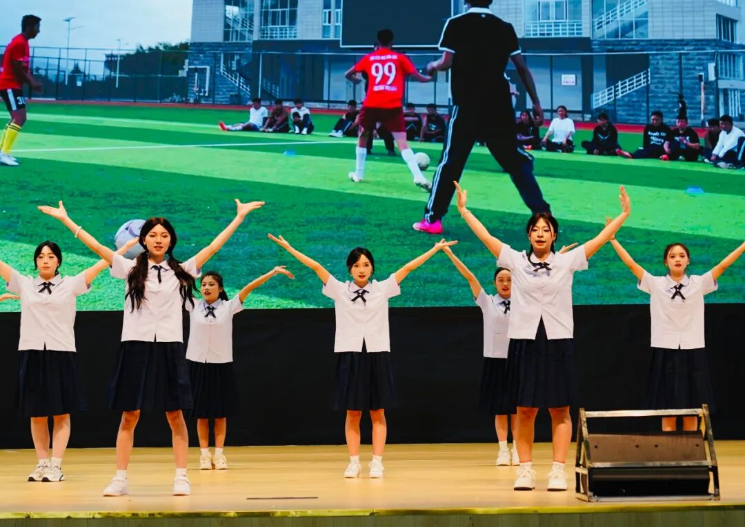  ����logo�ٷ���վ���߹ۿ���� �����������е�רҵѧУ��ף����104���������ߵ��߽�У԰�Ļ������ھ���(ͼ38)