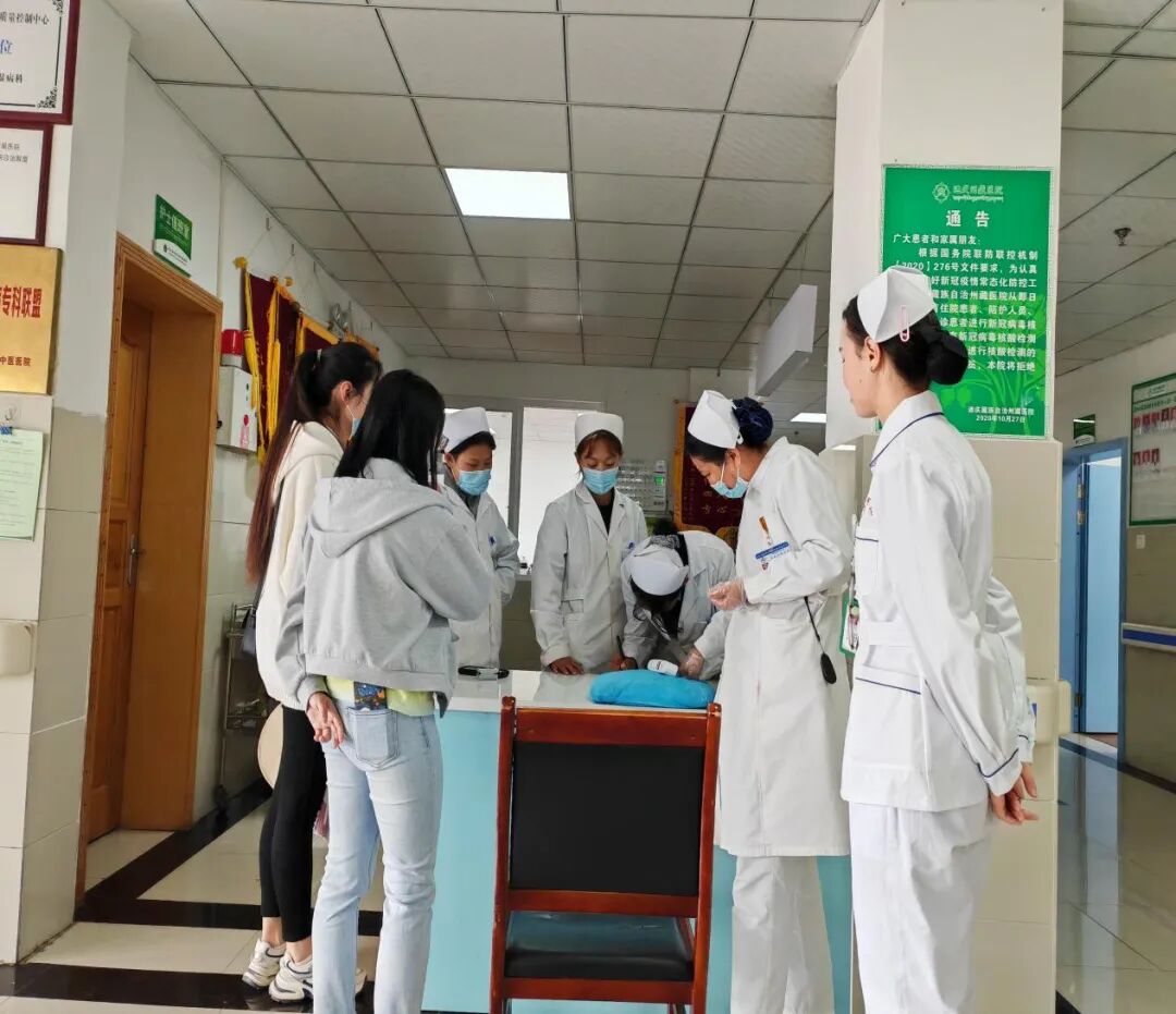  以督查促规范 以协同育人才——我校赴迪庆州人民医院及迪庆州藏医院开展实习生专项督查(图2)