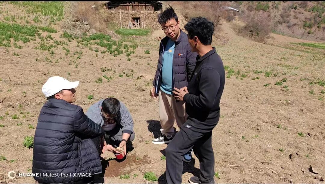 香职新闻｜党建铸魂筑堡垒 乡村振兴正当时——学校赴乡村振兴联系点德钦县燕门乡禹功村开展“七项行动”助力乡村振兴(图6)