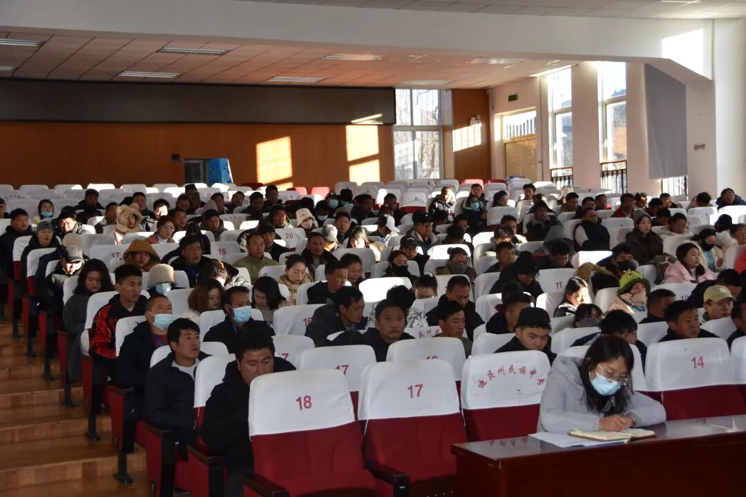 香职新闻｜迪庆开放学院村（社区）干部能力素质和学历水平提升行动计划2024年秋季学期开学典礼暨2021级毕业典礼隆重举行(图2)