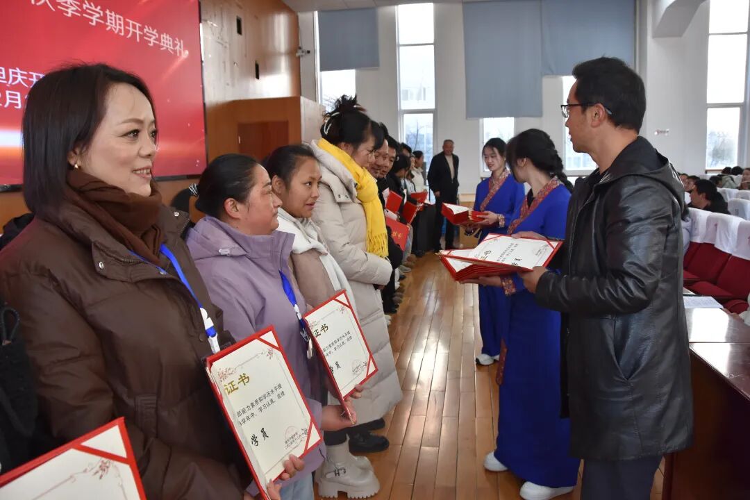 香职新闻｜迪庆开放学院村（社区）干部能力素质和学历水平提升行动计划2024年秋季学期开学典礼暨2021级毕业典礼隆重举行(图3)