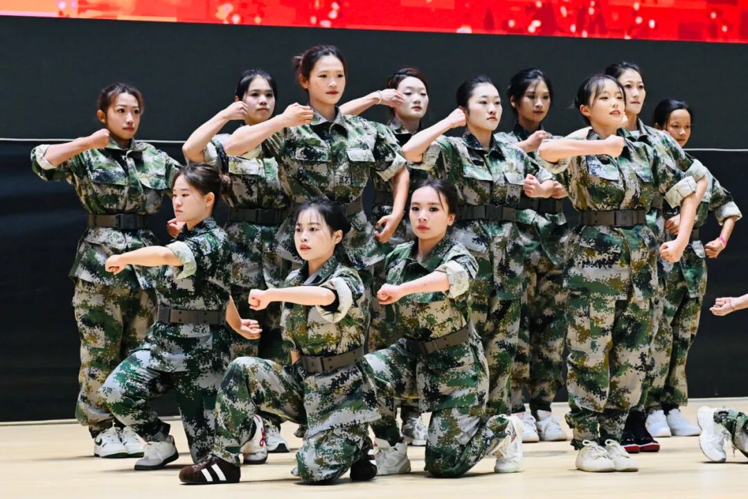 学院举办国防教育主题晚会暨征兵宣传活动(图7)