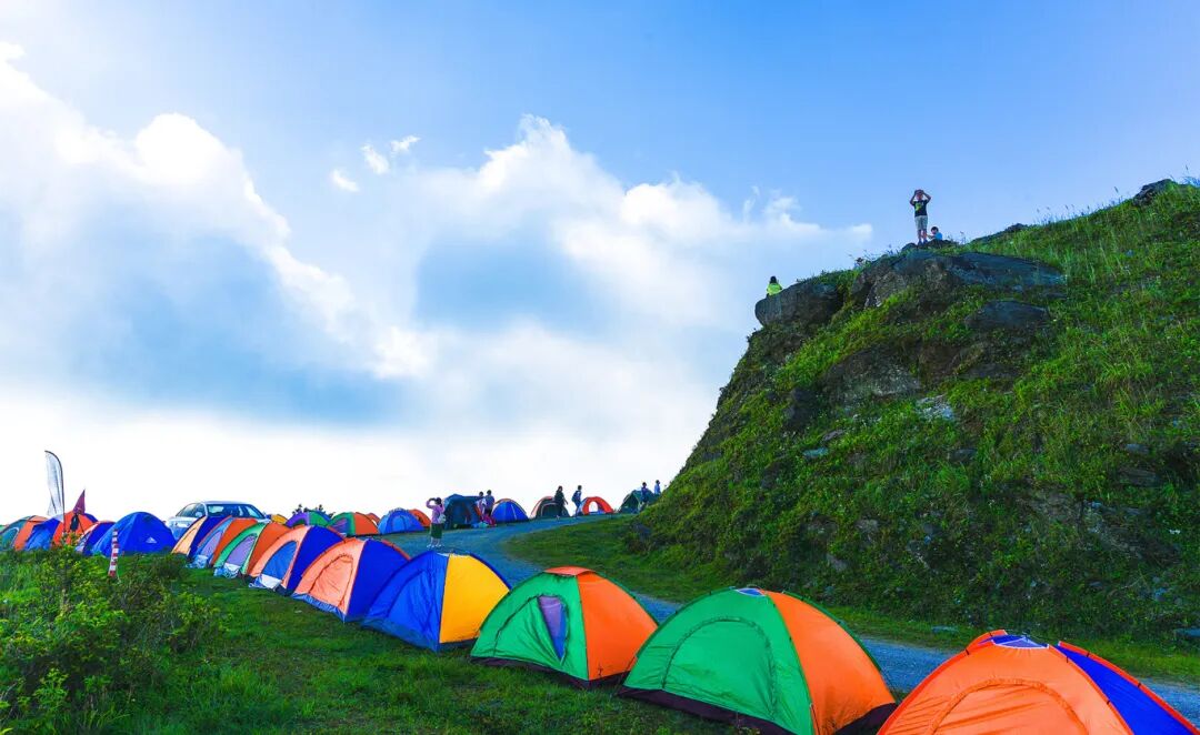 星空下的露营 湖北九宫山风景区供图铜鼓包看日出云海 湖北九宫山风景