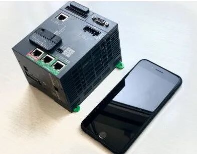 施耐德PLC内部拆解，看起来相当过瘾！的图1