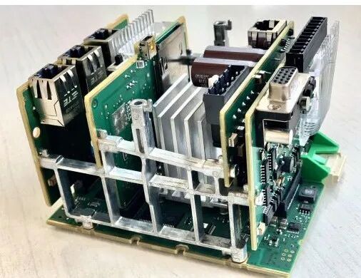 施耐德PLC内部拆解，看起来相当过瘾！的图8